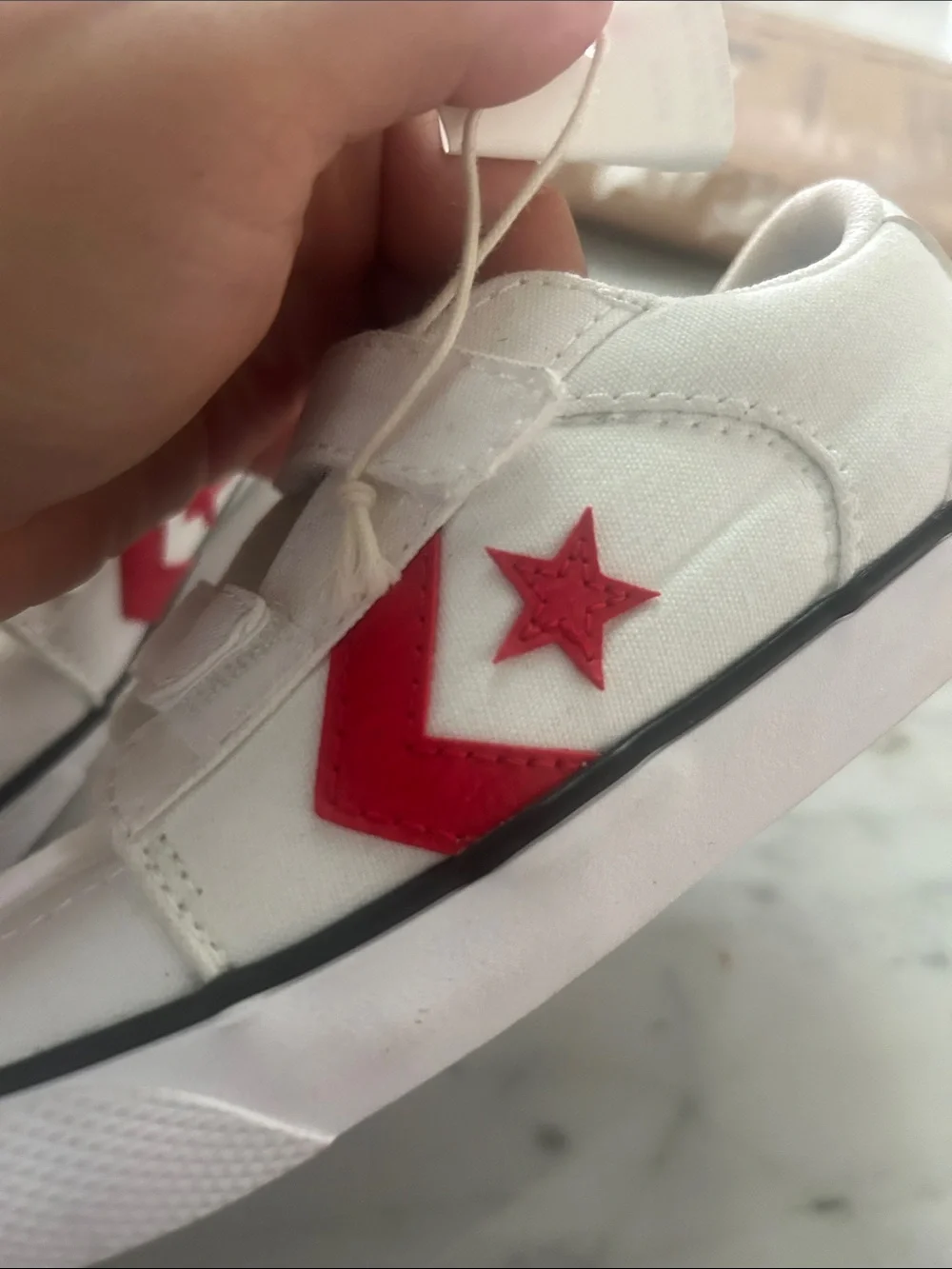 NWT Converse Belmont Kids Low Top Sneakers in White and Red Sz 10